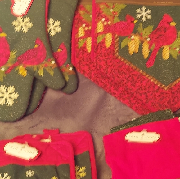 Christmas Kitchen Linens (10 pc) - Picture 4 of 11